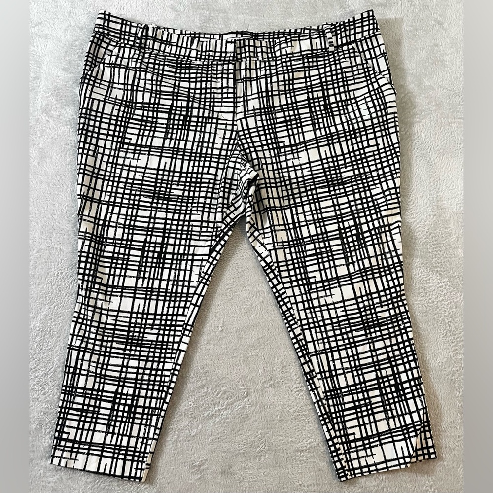 Ava & Viv Capri Pants White Black Abstract Plaid Size‎ 26W EUC